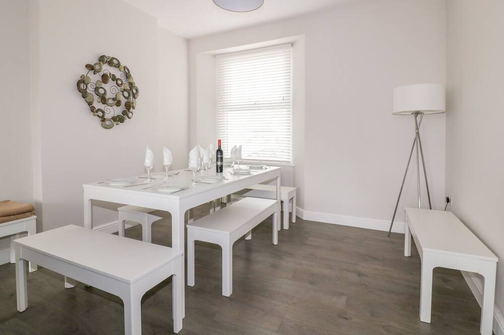 Photo of Livingroom in Newquay City Centre