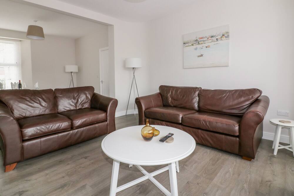 Photo of Livingroom in Newquay City Centre