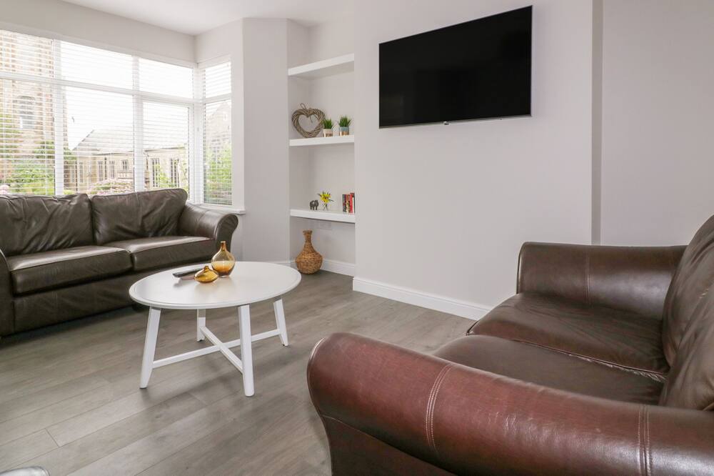 Photo of Livingroom in Newquay City Centre