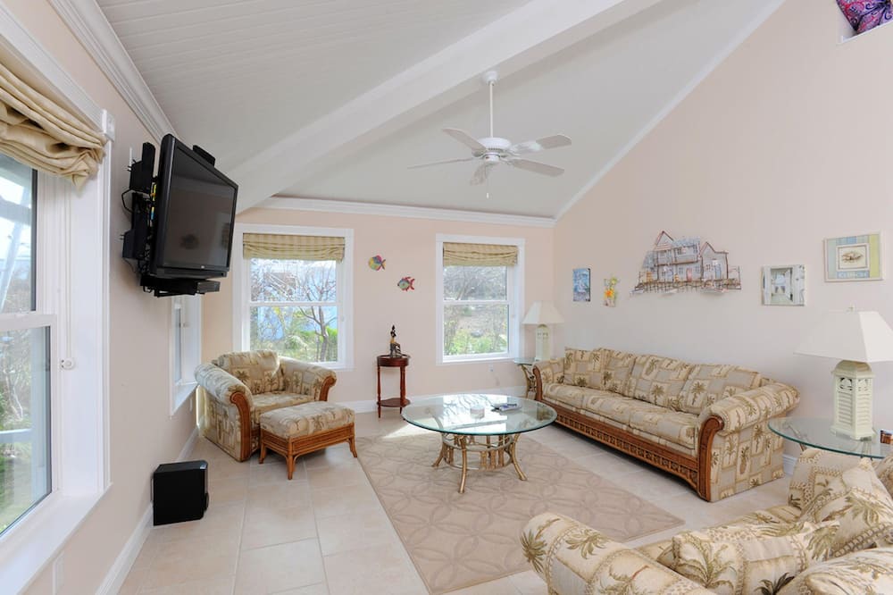 Photo of Livingroom in Rainbow Bay