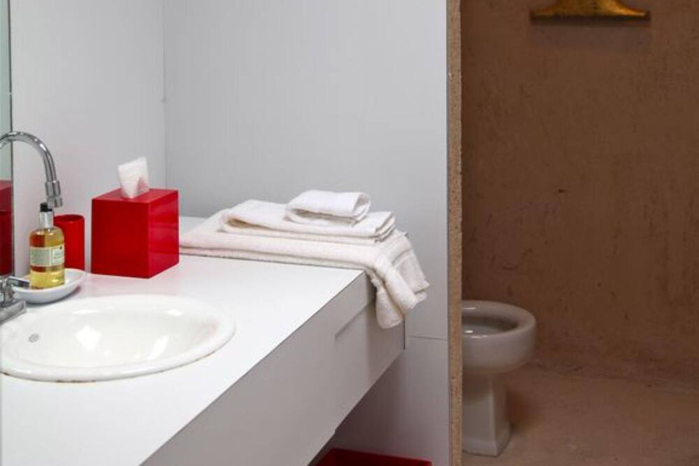 Photo of Bathroom in Savannah Sound