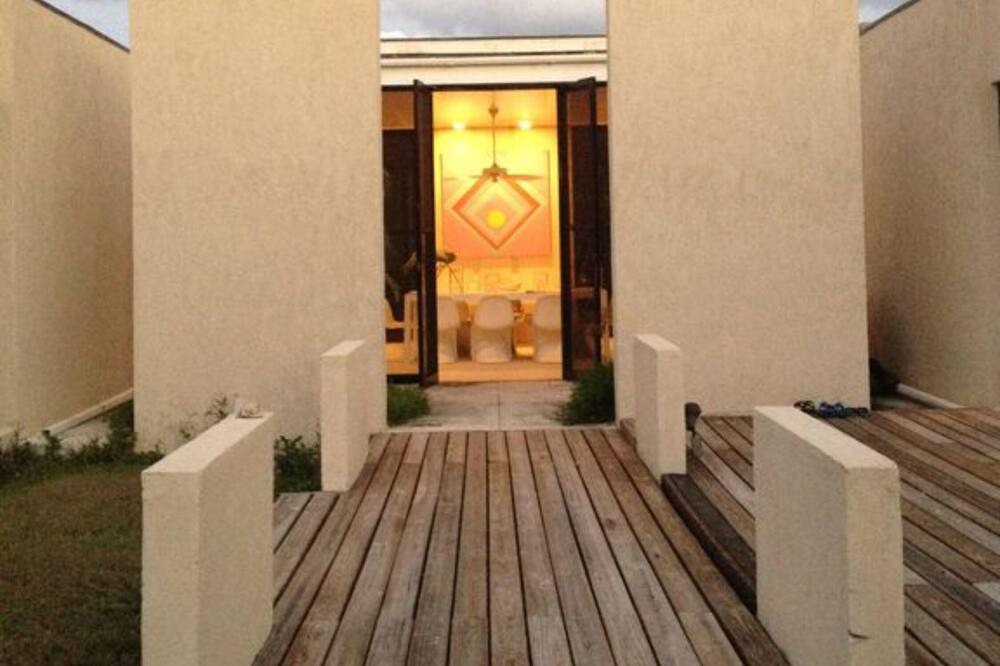 Photo of Patio Balcony in Savannah Sound