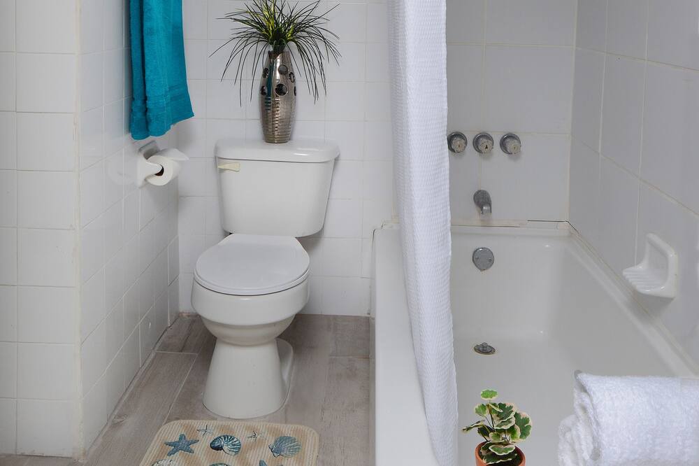 Photo of Bathroom in Winding Bay