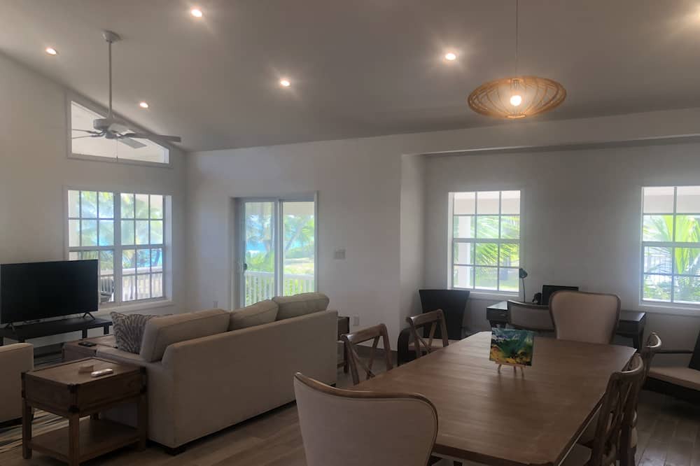 Photo of Livingroom in Farmer's Hill