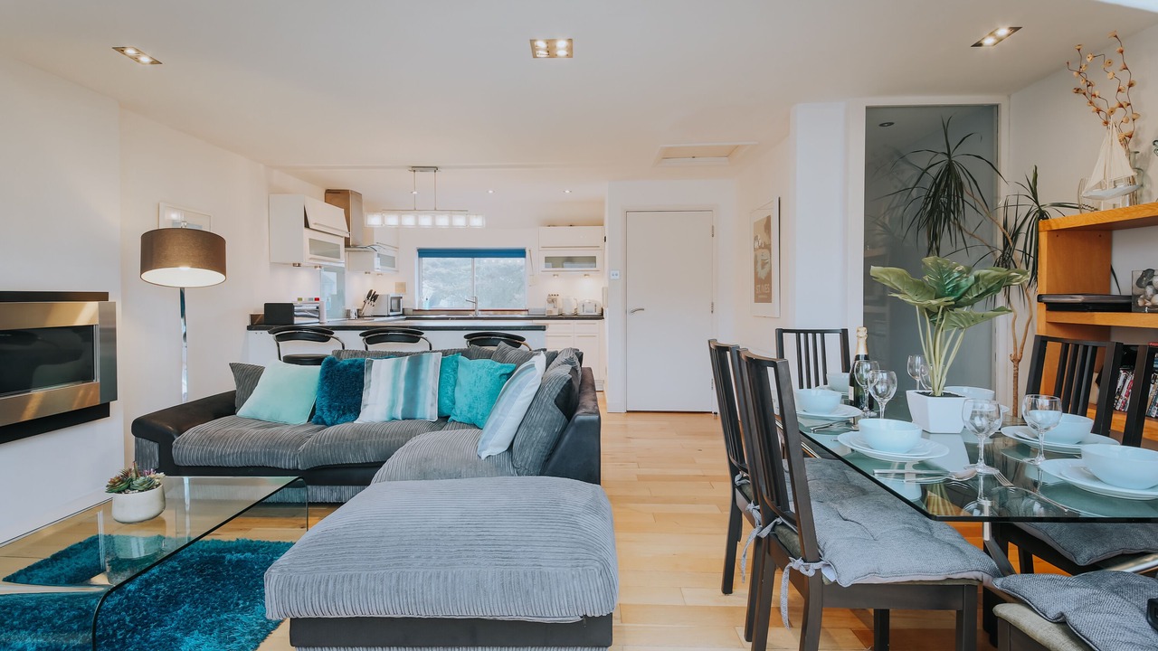 Photo of Livingroom in Newquay City Centre
