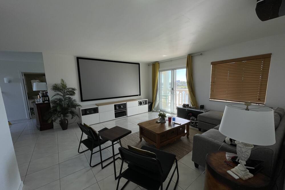Photo of Livingroom in Grand Bahama Yacht Club