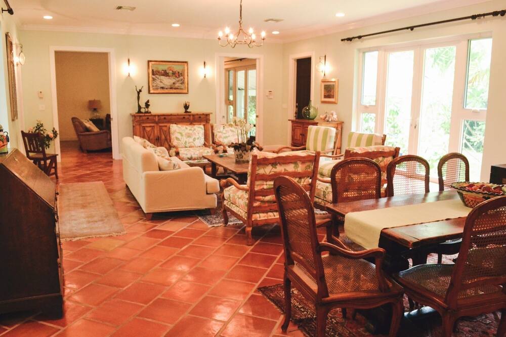 Photo of Bedroom in Nassau
