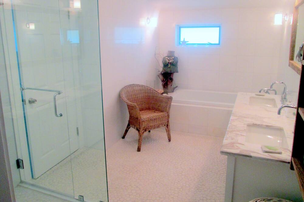 Photo of Bathroom in Nassau