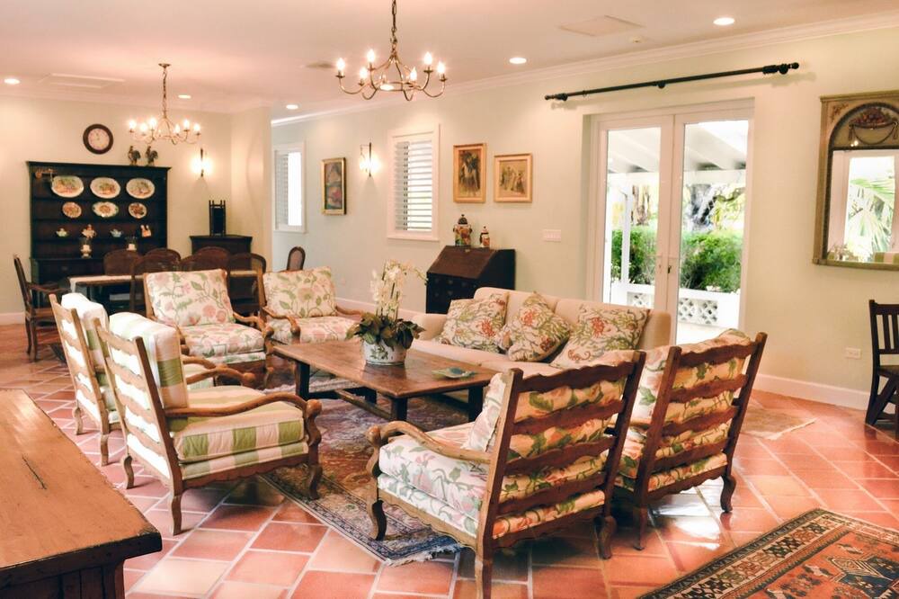 Photo of Bedroom in Nassau