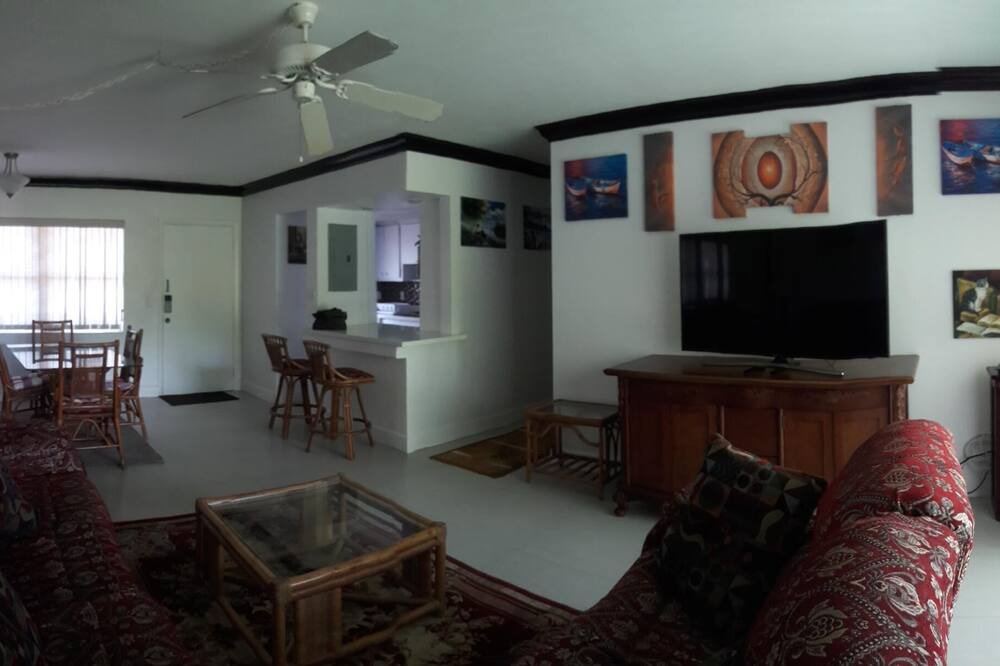 Photo of Livingroom in Downtown