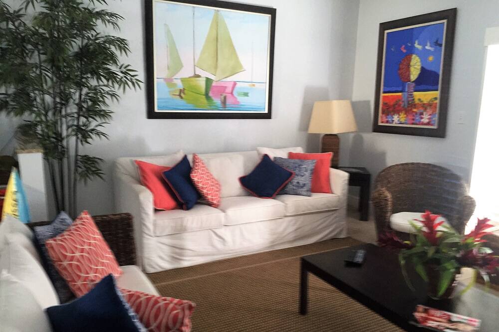 Photo of Livingroom in Alice Town