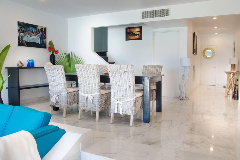Photo of Livingroom in Nassau