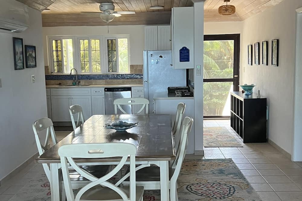 Photo of Livingroom in North Palmetto Point