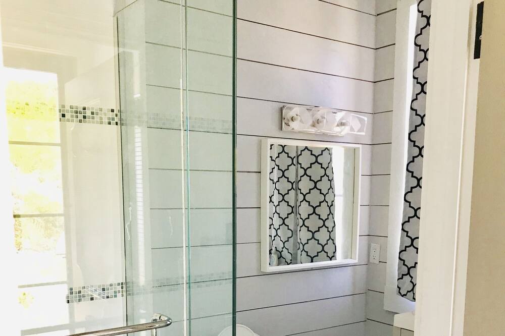 Photo of Bathroom in Rainbow Bay
