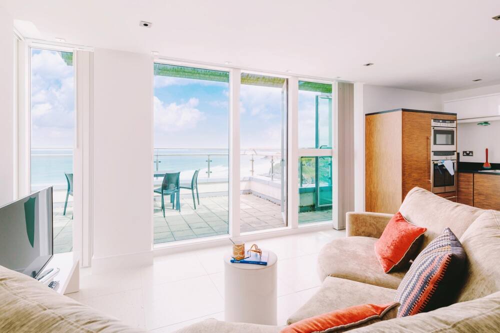 Photo of Livingroom in Newquay City Centre