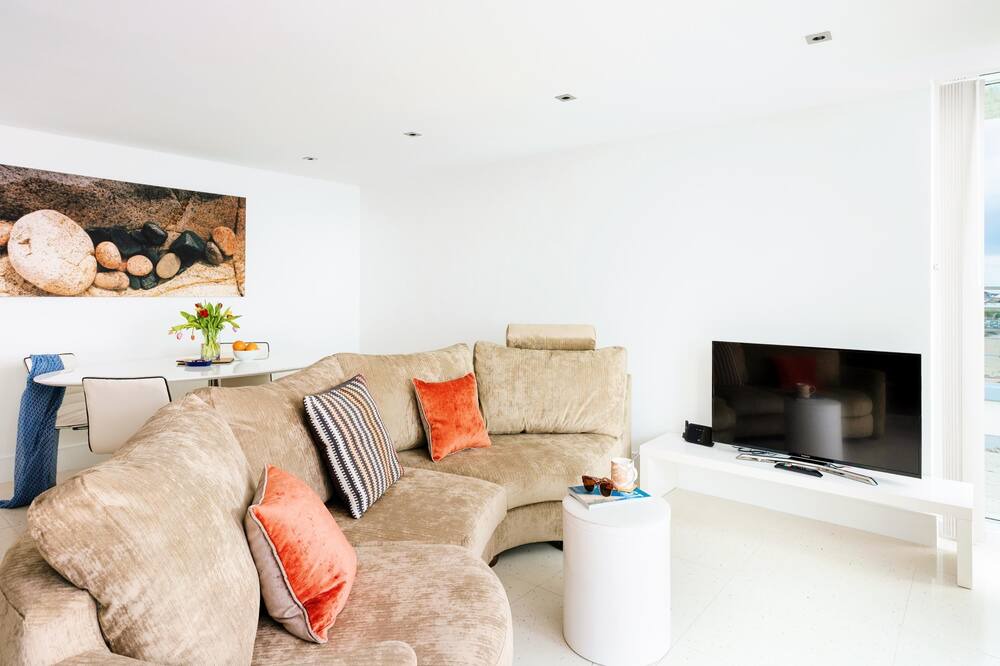 Photo of Livingroom in Newquay City Centre