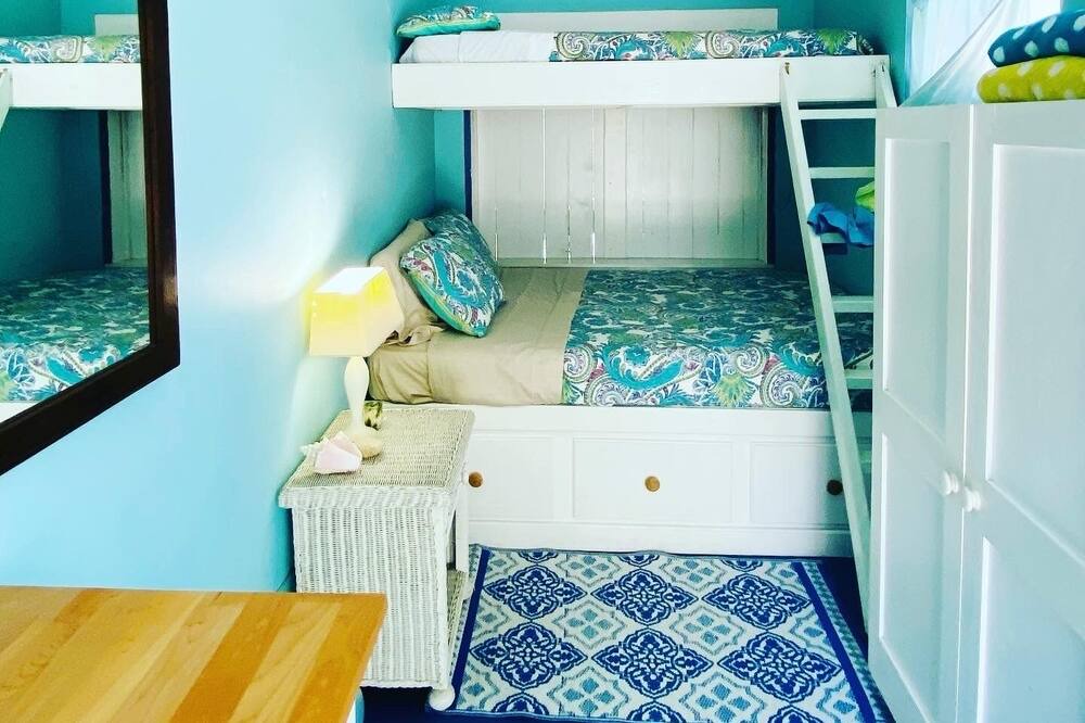 Photo of Bedroom in Spanish Wells