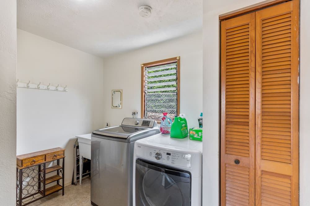 Photo of Bathroom in Downtown Lahaina