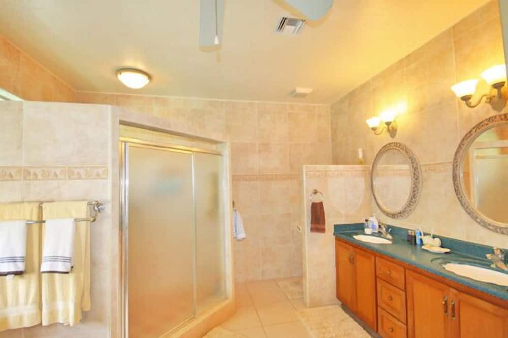 Photo of Bathroom in Smith's Point