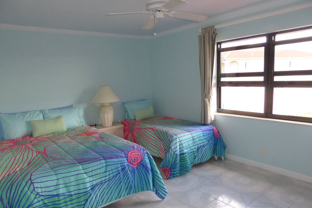 Photo of Bedroom in Bahamas Terrace
