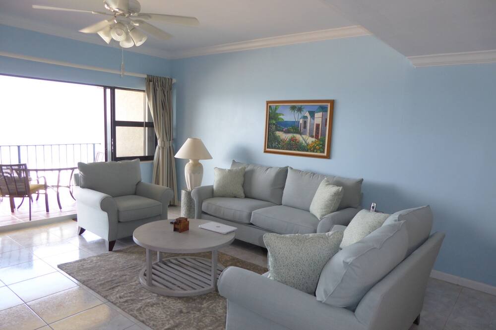 Photo of Livingroom in Bahamas Terrace