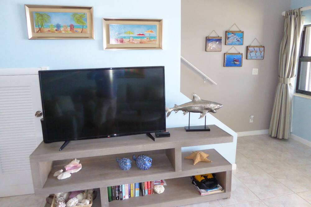 Photo of Livingroom in Bahamas Terrace