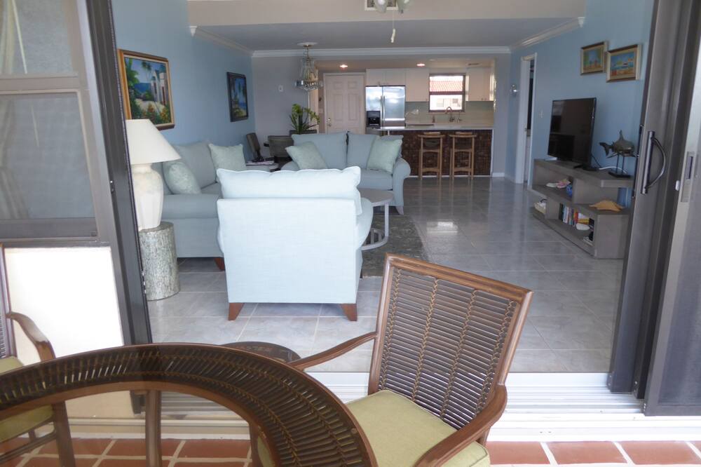 Photo of Livingroom in Bahamas Terrace