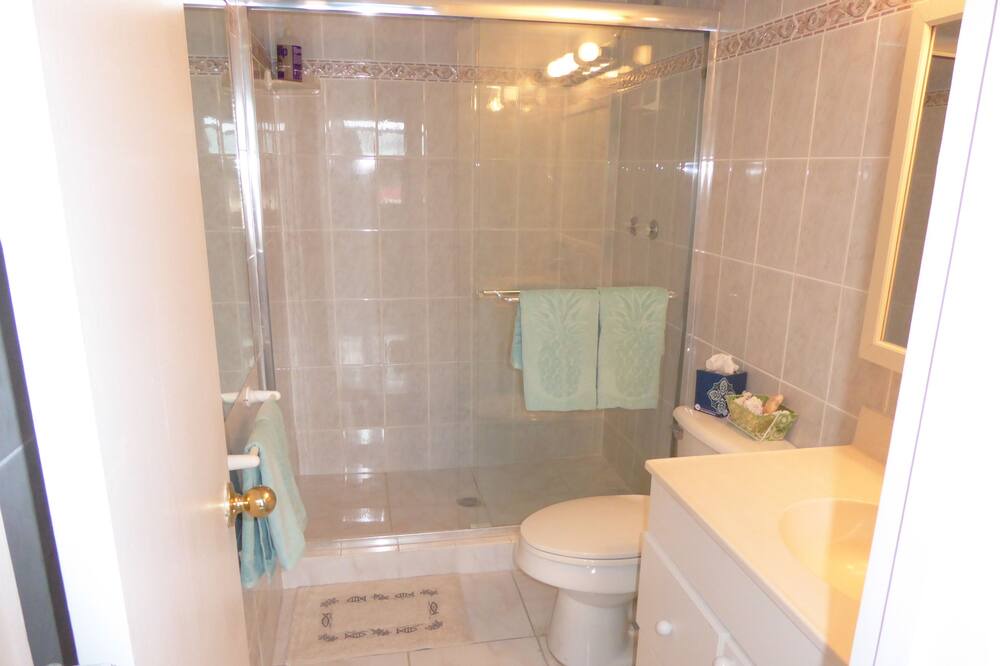 Photo of Bathroom in Bahamas Terrace