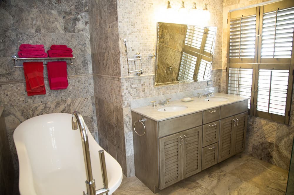 Photo of Bathroom in Dunmore Town