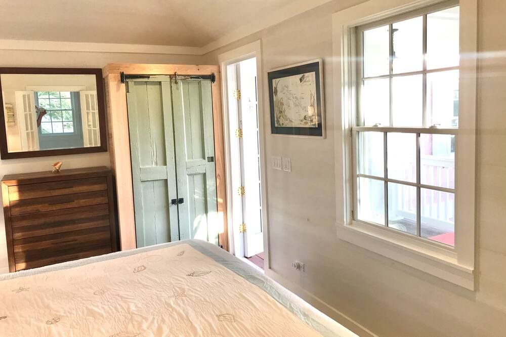 Photo of Bedroom in Dunmore Town