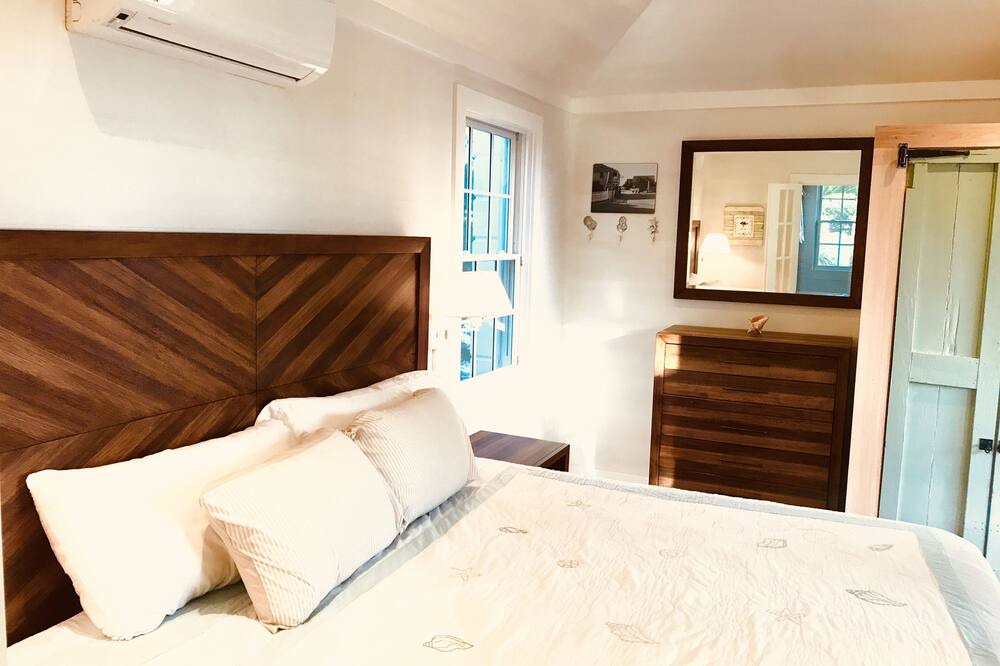 Photo of Bedroom in Dunmore Town