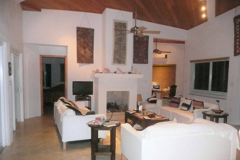 Photo of Livingroom in Winding Bay