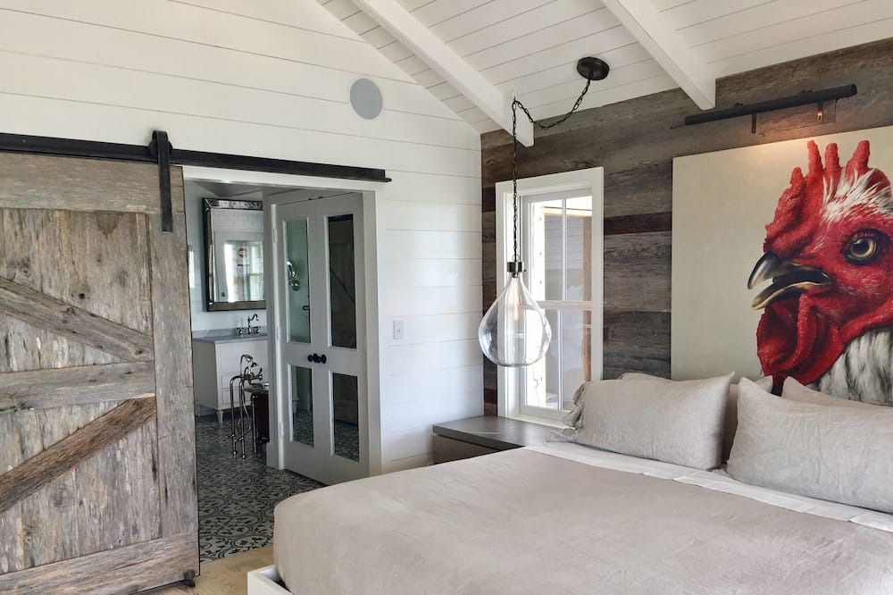 Photo of Bedroom in Dunmore Town