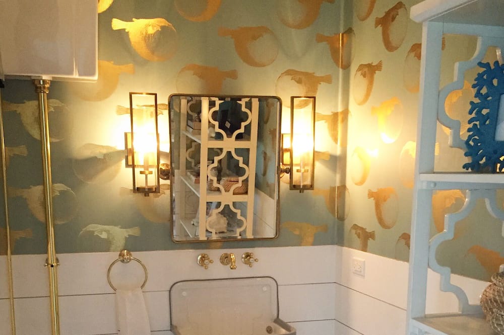 Photo of Bathroom in Dunmore Town