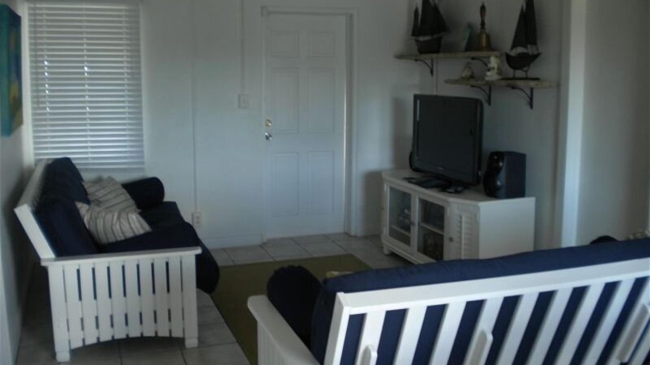 Photo of Livingroom in Cherokee Sound