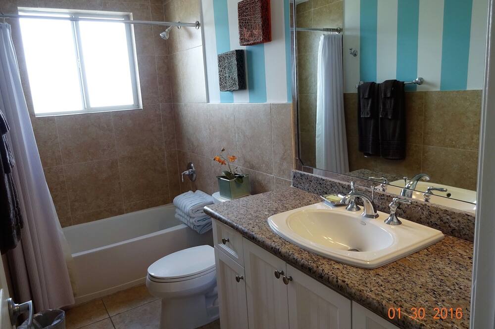Photo of Bathroom in Alice Town