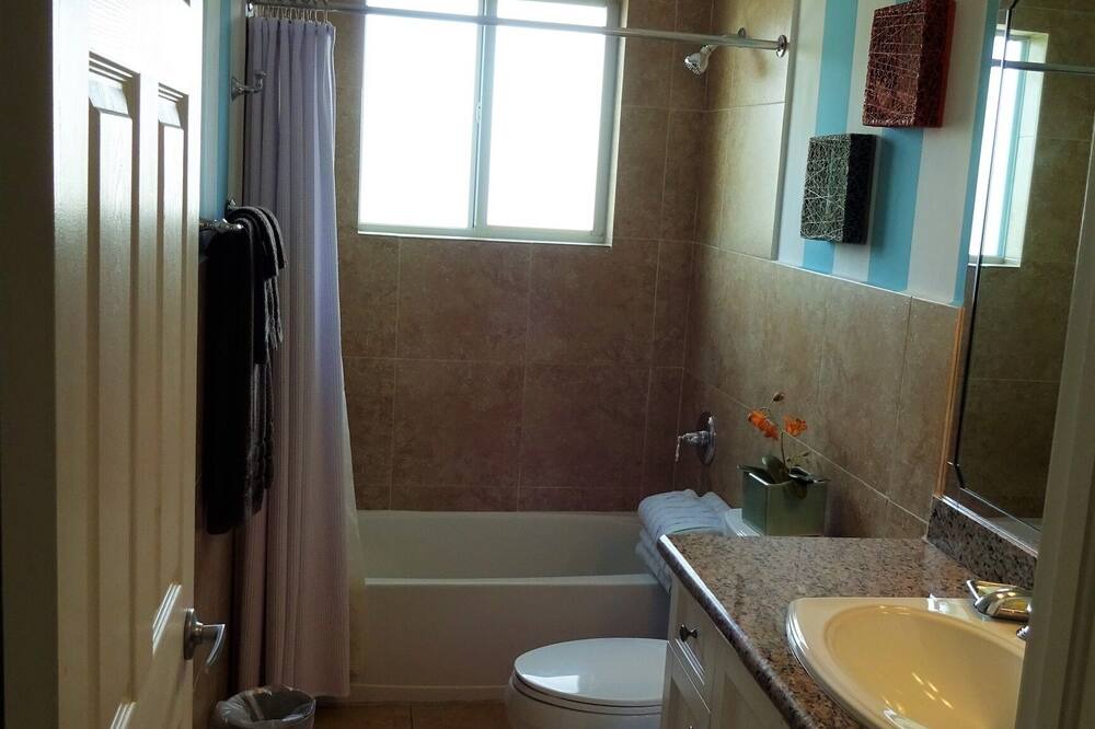 Photo of Bathroom in Alice Town