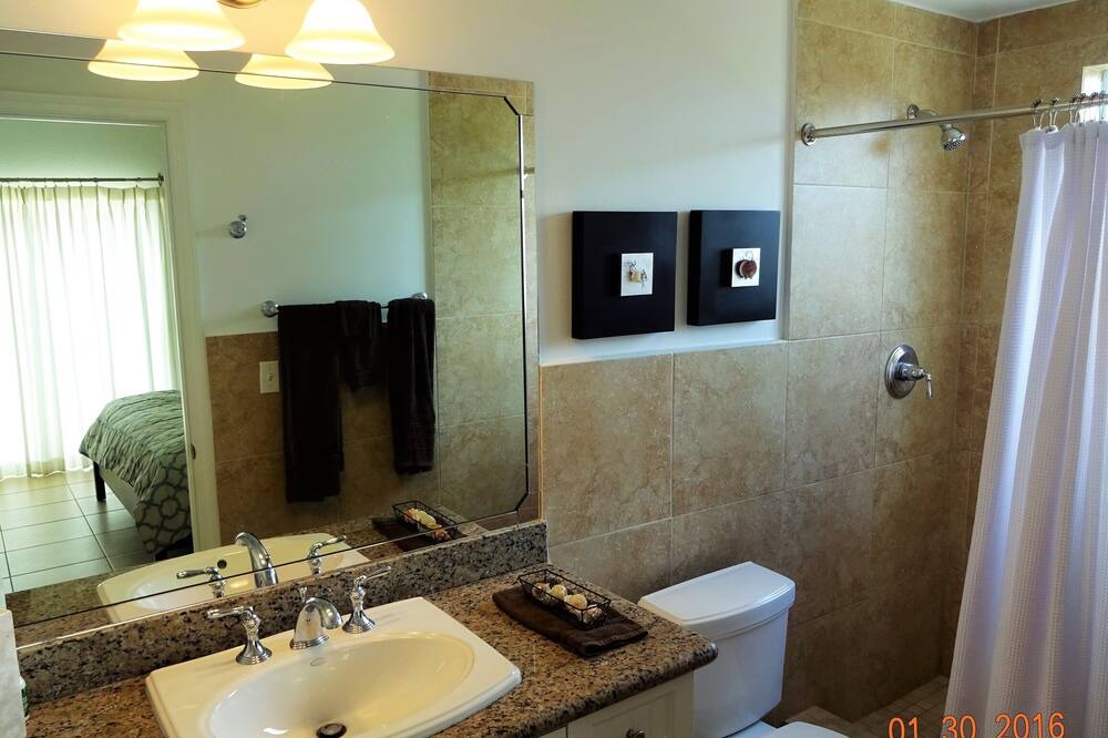 Photo of Bathroom in Alice Town