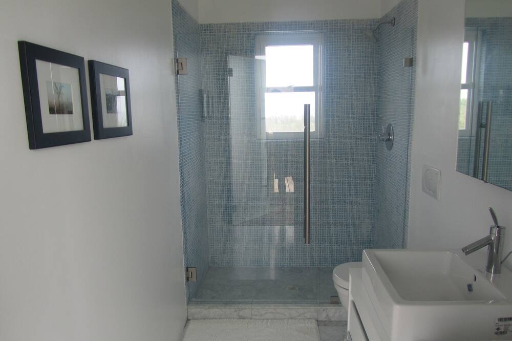 Photo of Bathroom in Governor's Harbour