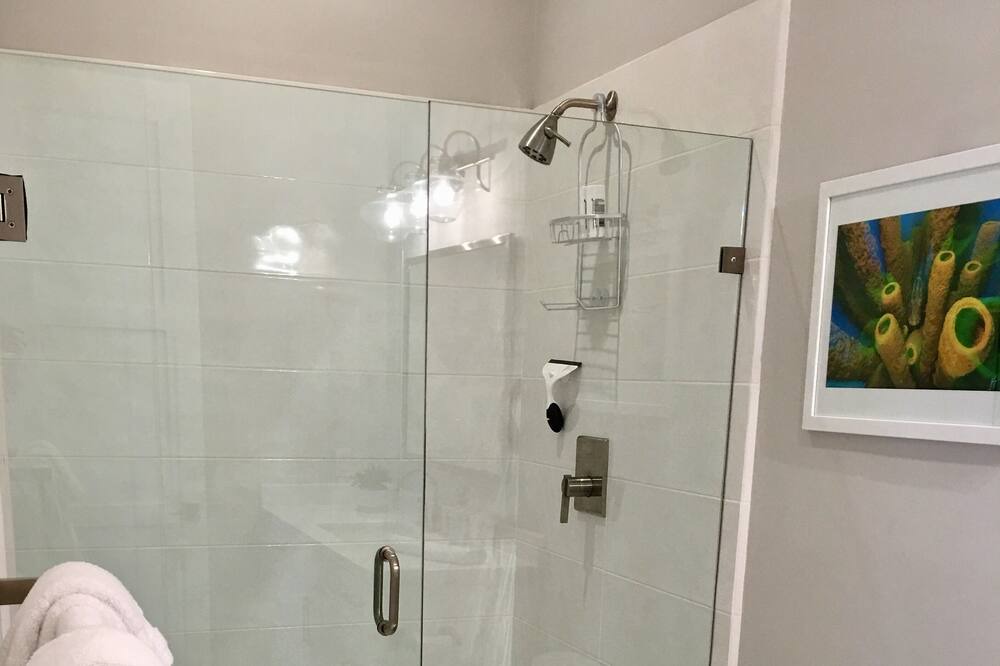 Photo of Bathroom in Staniel Cay