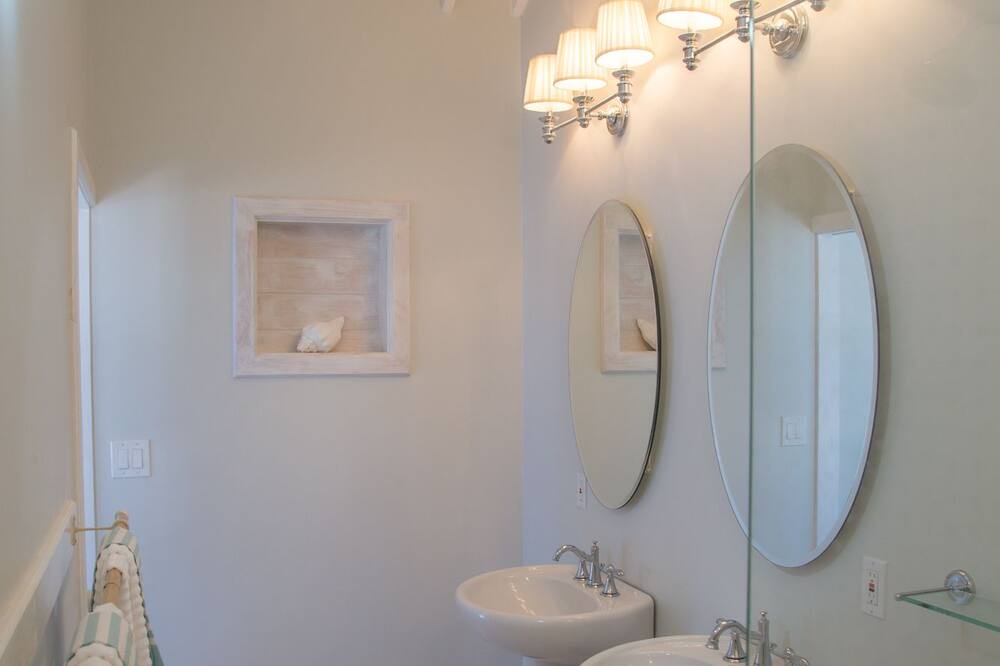 Photo of Bathroom in Gregory Town