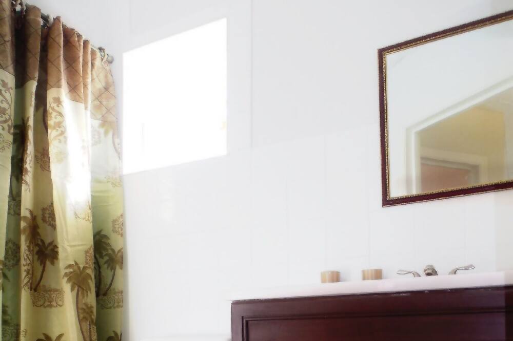 Photo of Bathroom in Eleuthera and Harbour Island