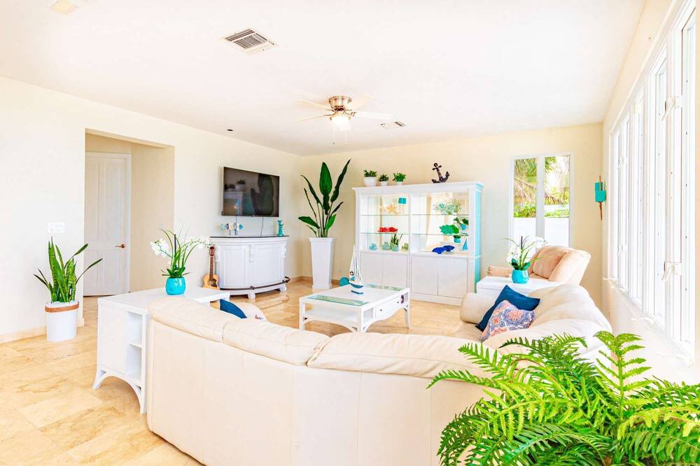 Photo of Livingroom in Nassau