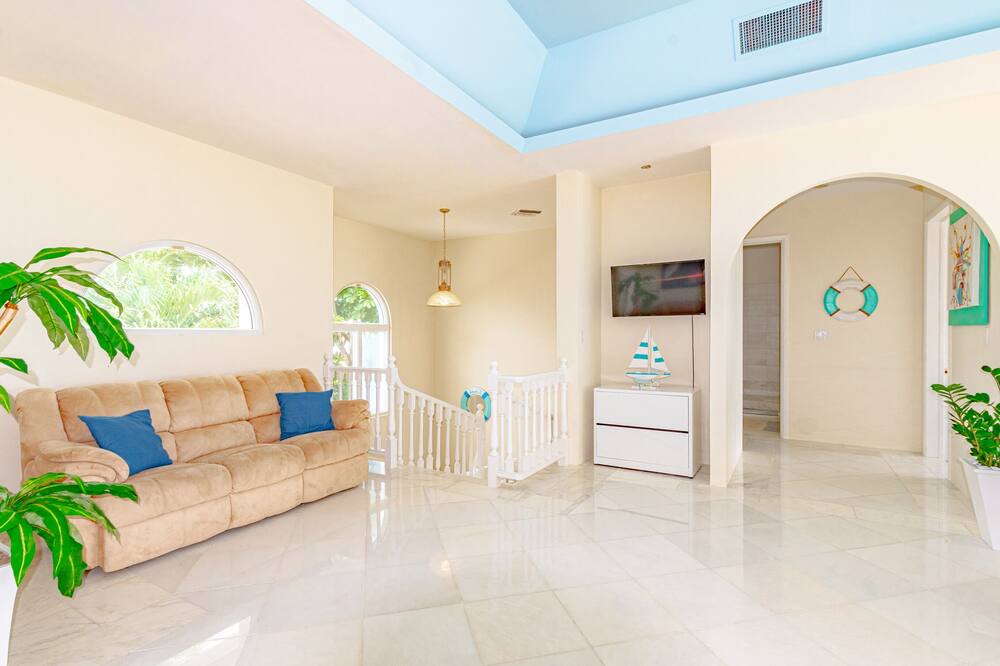 Photo of Livingroom in Nassau
