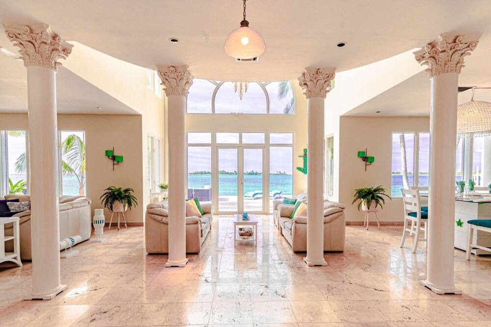 Photo of Livingroom in Nassau