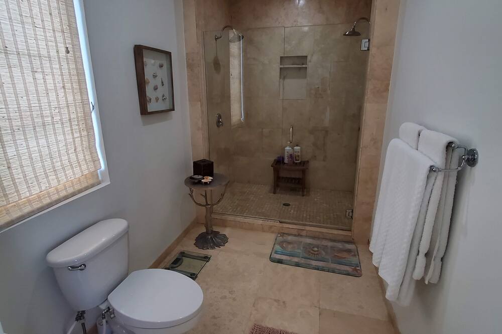 Photo of Bathroom in Palm Cay