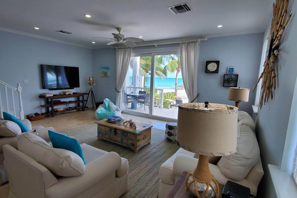 Photo of Livingroom in Palm Cay