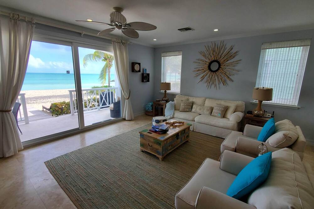 Photo of Livingroom in Palm Cay