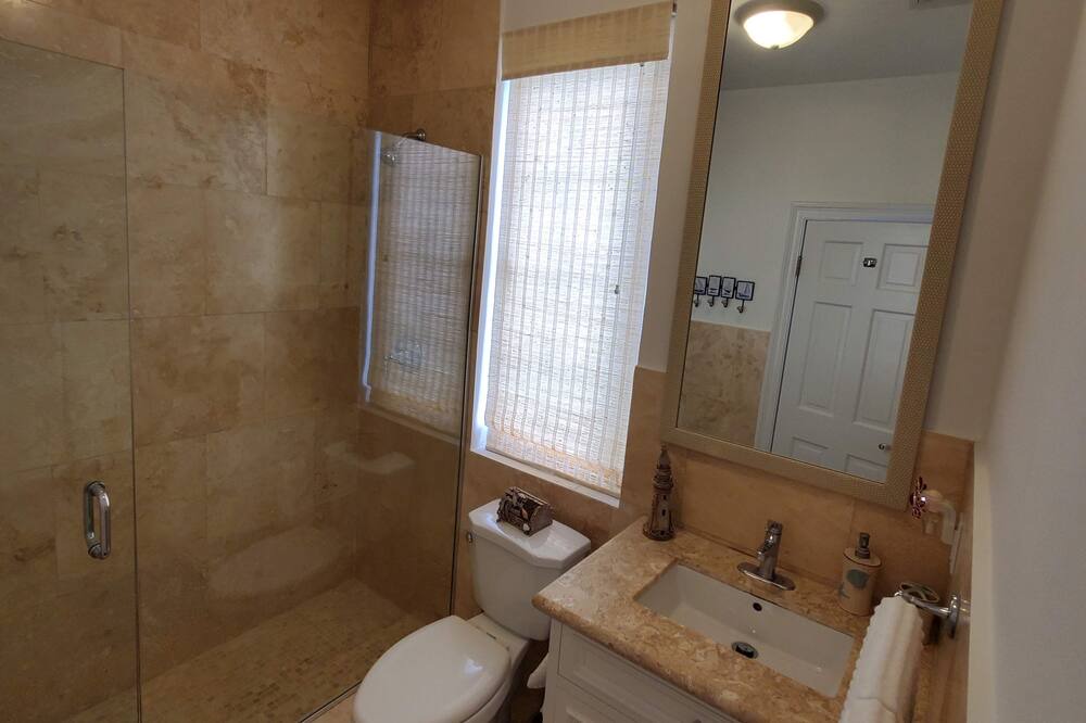 Photo of Bathroom in Palm Cay