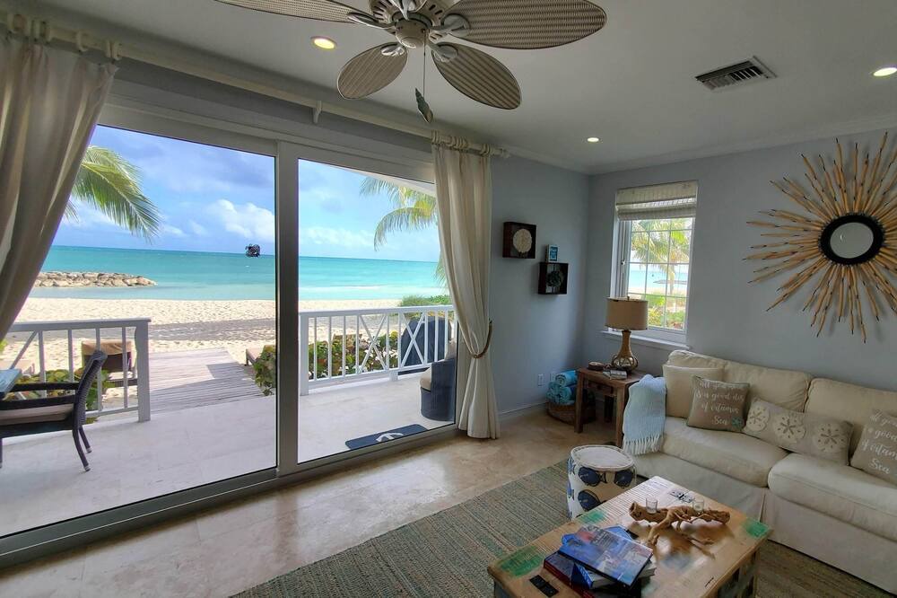 Photo of Livingroom in Palm Cay